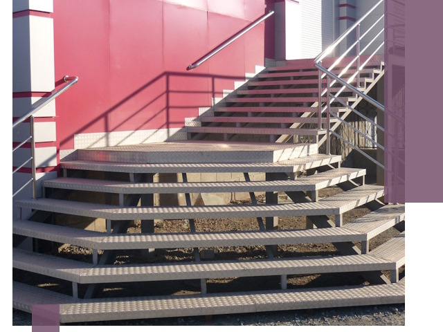 Лестницы для магазина в Удомле — изготовление и монтаж