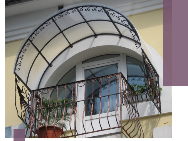 Козырьки над балконом в Удомле — изготовление и монтаж