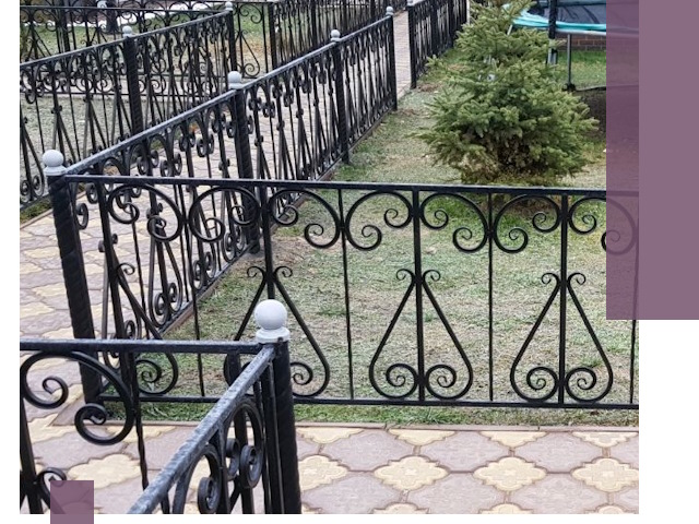 Кованые газонные ограждения под ключ в Удомле
